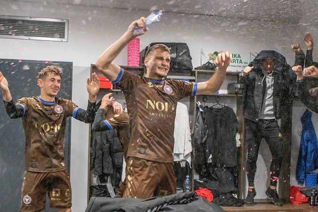 男足在逆境 男足在逆境